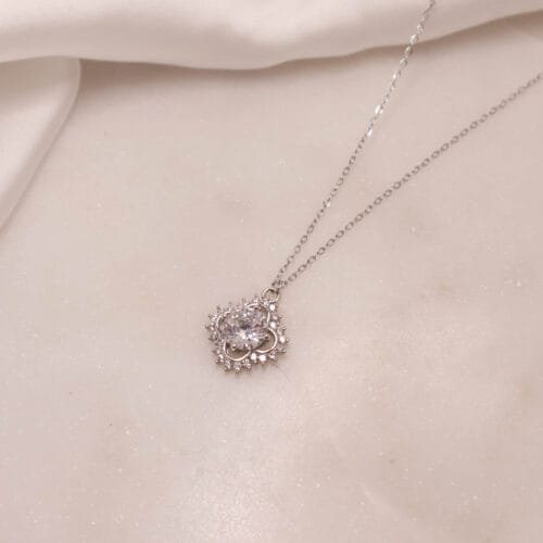Flora necklace