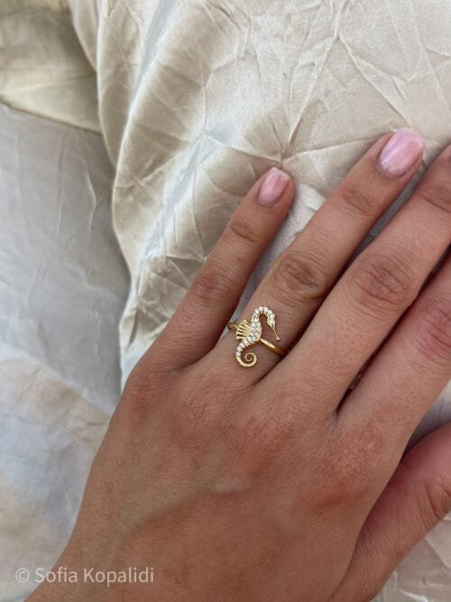 Sea horse ring